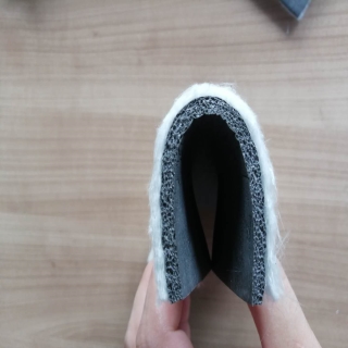 電子交聯聚乙(yǐ)烯墊複合納米二(èr)氧化矽保溫氈