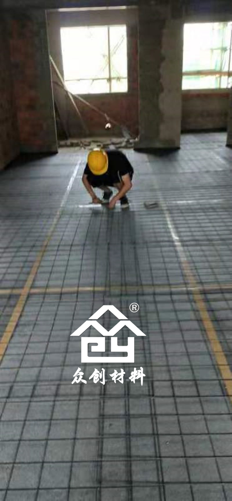 HKS改性聚丙烯保(bao)溫隔聲闆現場施(shī)工現場-鋪設鋼絲(si)網片 HKS改性聚丙烯(xī)保溫隔聲闆現場(chǎng)施工現場-鋪設鋼(gang)絲網片